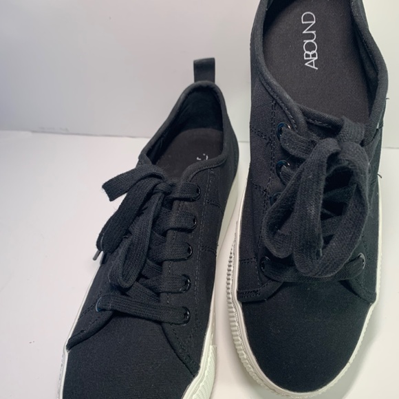 Women’s Fashion Sneaker - Picture 6 of 7